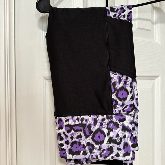 XL Cali Active PURPLE LEOPARD GYM LEGGINGS! - Picture 6 of 6